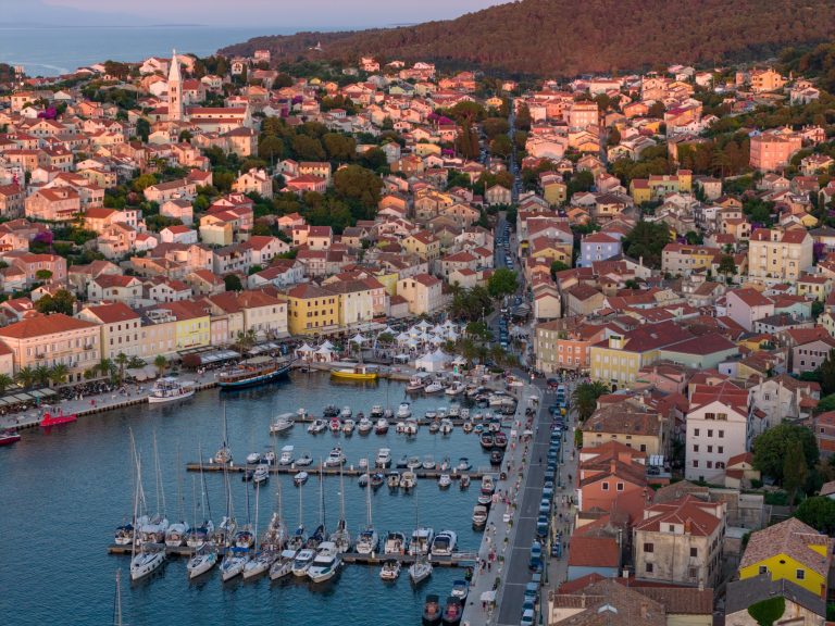 Više od 58 izlagača, 21 slatka adresa i bogat trodnevni program obilježili prvi lošinjski Kvarner EXPO i Festival slastica i sladoleda „Slatki Lošinj“
